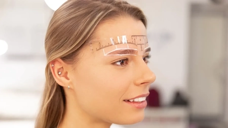 Tot ce trebuie să știi despre implantul de sprâncene. Află cât costă, cum se face și la ce rezultate te poți aștepta!