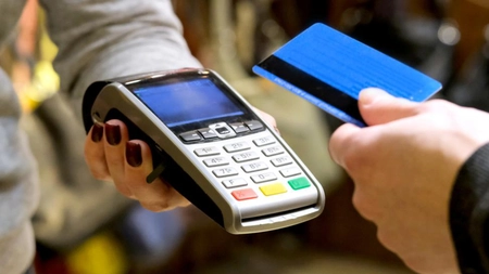 Este oficial! Românii pot retrage numerar din magazine și restaurante! 