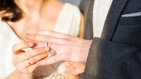 Pe ce deget se poartă verigheta? Iată de ce tradițiile diferă de la o țară la alta!