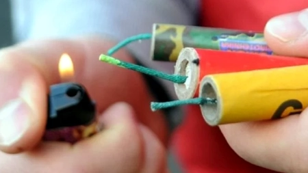 Ieșenii se tem să mai folosească petardele pe străzi! Polițiștii au aplicat o singură amendă în luna decembrie pentru folosirea materialelor pirotehnice