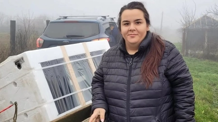 Tânăra care gătește sute de porții pentru copii și bătrâni. Ce a motivat-o să facă acest gest impresionant