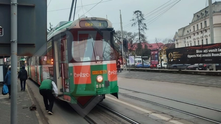 Incident în trafic! Un tramvai s-a defectat în stația de la Filarmonică