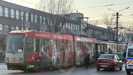 Tramvaie blocate în Baza 3 din cauza înghețului. Traficul a fost dat peste cap în plină iarnă - UPDATE