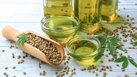Ulei de cânepă: beneficii și contraindicații pe care trebuie să le cunoști! Iată cum îl poți folosi corect!