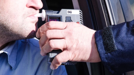 Zeci de șoferi au fost testați cu aparatul alcooltest la Iași. Iată rezultatele obținute de polițiștii rutieri