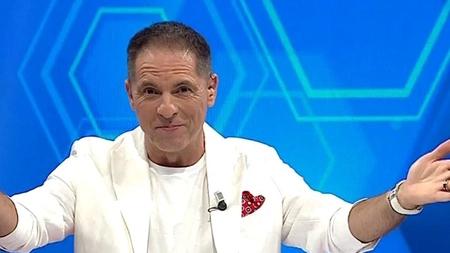 Dan Negru a petrecut de Revelion în Qatar! Cât a dat pe o sticlă cu apă potabilă - GALERIE FOTO