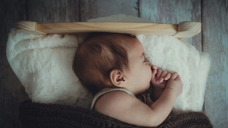 De ce se sperie bebelușii în somn? Iată ce explicație are Dr. Adriana-Valentina Șeicăreanu!