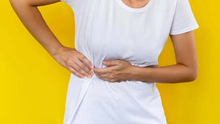 Ce înseamnă când simți durere în partea dreaptă sus? Iată ce trebuie să știi despre acest disconfort