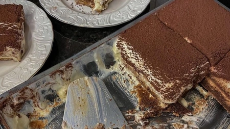 Cel mai gustos tiramisu cu mascarpone și frișcă! Află care este rețeta!