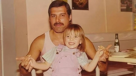 A murit fiica secretă a lui Freddie Mercury! A pierdut lupta cu o boală grea, la doar 48 de ani! 