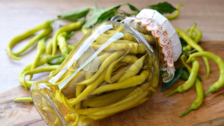Ardei bulgărești în oțet fără fierbere – Rețetă simplă și delicioasă, de pus în cămară