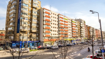 Magazinele de la parterul blocurilor ar putea fi scutite de întreținere! Facturile românilor vor crește