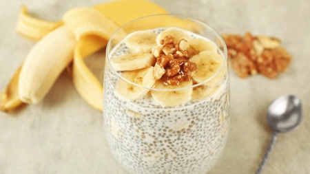 Budincă de chia cu banane – Desert sănătos și sățios, ideal pentru un mic dejun sănătos