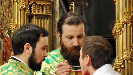 Când se citesc rugăciunile înainte de Împărtășire? Află de ce sunt atât de importante!