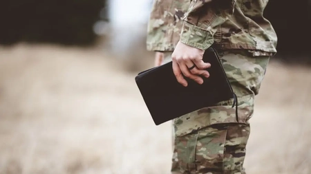 Tinerii care au împlinit 18 ani vor primi prin poștă chestionare pentru serviciul militar! Ce va conține fiecare scrisoare cu cod QR!