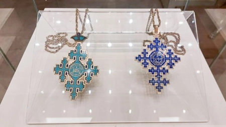 La Muzeul Mitropolitan din Iași, enoriașii pot admira Crucea Patriarhală, acordată de Preafericitul Miron Cristea, Patriarhul României. Obiectul de cult reprezintă cea mai prestigioasă formă de apreciere a Bisericii Ortodoxe Române