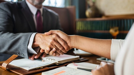 Ieșenii tind să opteze mai mult pentru avocații din oficiu, în detrimentul celor aleși. Situația financiară cântărește greu în luarea deciziei