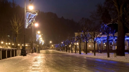 Gheața neagră, pericolul invizibil al iernii. Autoritățile le recomandă oamenilor să rămână acasă