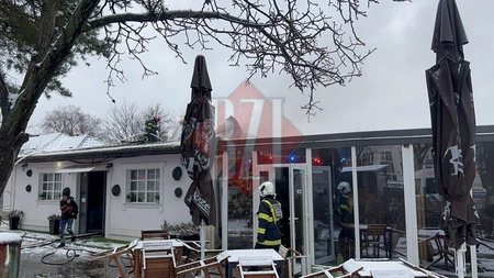 Incendiu la terasa unui restaurant din Iași. Pompierii intervin cu autospeciale și autoscară - UPDATE