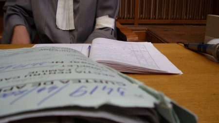 Drama unei bătrâne din Iași! „Actele mele s-au pierdut odată cu Revoluția!” Femeia este plimbată prin instanțe ca să poată trăi dintr-o pensie infimă