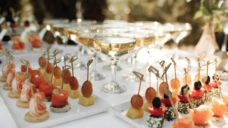 Cum alegi corect un meniu de nuntă? Iată la ce trebuie să fie atenți viitorii miri