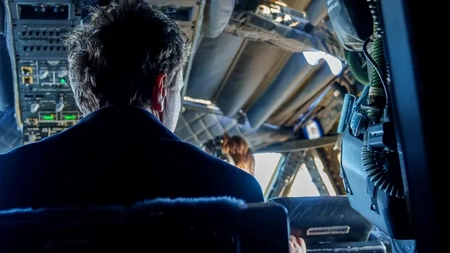 Nicușor Dan, președintele României, a cerut prelungirea zborului F‑18 pentru a face fotografii, deși inițial părea un gest de apreciere din partea Elveției. Patrick André de Hillerin a publicat înregistrările