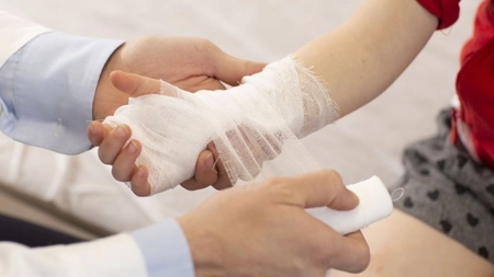 Cum poți trata cu ușurință o plagă deschisă? Iată ce lucruri nu se pun pe o rană!