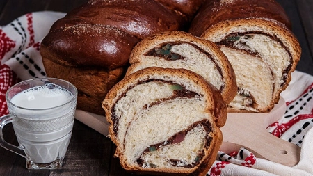 Cea mai simplă rețetă de cozonac cu 2 kg de făină. Iată cum poți obține acel gust autentic!