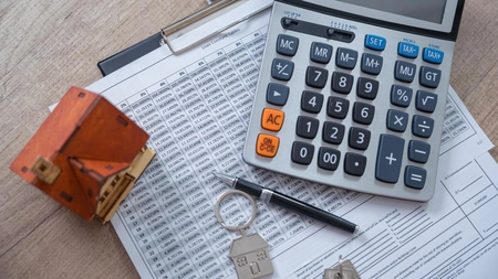 Majorări drastice ale impozitelor pe proprietăți pentru românii plecați în străinătate! Când se ajunge la executări silite!