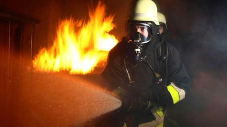 Violență domestică în București: pompier ISUBIF, prins după ce și-a agresat soția