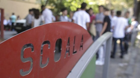 Guvernul Bolojan taie iar de la elevi! Programul național Vouchere culturale pentru elevi a fost amânat pentru anul școlar 2027 – 2028