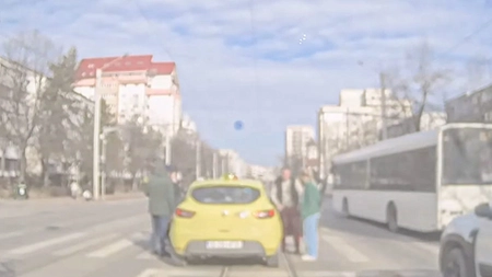 Taximetristul care a adormit în trafic din cauza alcoolului a fost plasat sub control judiciar