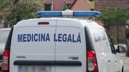 O femeie de 35 de ani a murit după ce a căzut de la etajul 9 al unui bloc! Vecinii spun că s-ar fi sinucis!