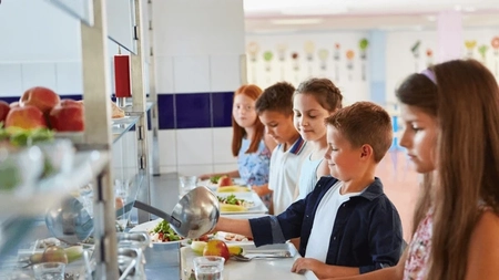 Programul „Masă sănătoasă” 2026 în Iași: Alocația crește de la 15,5 lei la 16,5 lei pentru 24.244 de elevi