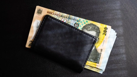 Bani în plus la salariu pentru angajații cu venituri sub 6.000 de lei. Data exactă a plății și cine beneficiază