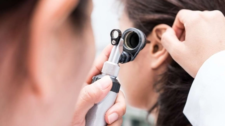 Cum se face corect curățarea în urechi? Dr. Laura Mocanu explică metoda corectă și sănătoasă!