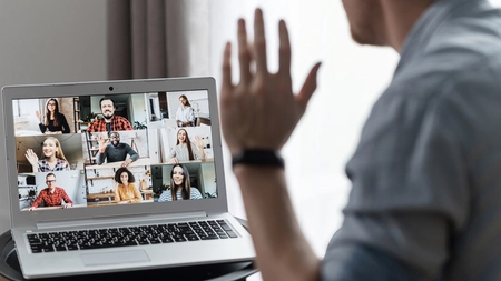 Care este cea mai ușoară facultate la distanță? Iată ce presupune învățământul online și cui i se adresează!