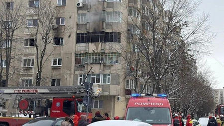 Incendiu într-un bloc din Rahova! Peste zece echipaje la un singur apartament. Au fost identificate victime
