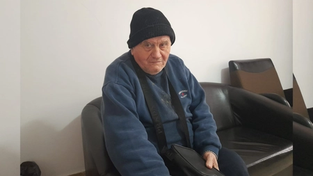 Ioan Olaru, bătrânul care și-a pierdut casa în urma incendiului din comuna Holboca, a ajuns la un centru pentru persoane fără adăpost. „Până acum câteva zile, aveam o casă. Bună, rea, era casa mea și eram liniștit”