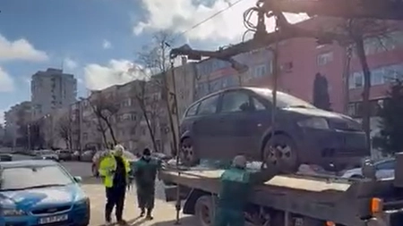 Continuă campania la Iași! Încă 7 mașini abandonate au fost ridicate de pe străzi
