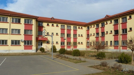 Minor din Pașcani, acuzat de trafic de droguri după ce a fost prins în flagrant de un investigator sub acoperire. Tânărul a fost arestat preventiv, dar acum se află în libertate