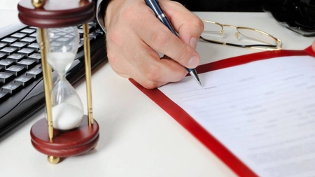 Judecătorii ieșeni s-au săturat de ea: „Este ultimul termen pe care vi-l acord!” Femeia tergiversează procesul de ani buni!