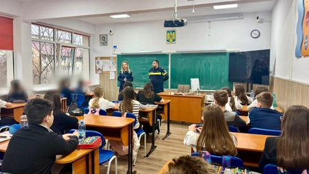 Polițiștii din Iași au desfășurat activități preventive împotriva violenței școlare și a infracțiunilor în rândul minorilor