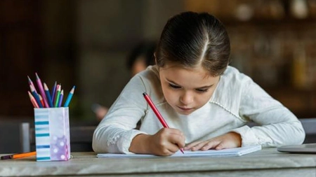 Cum arătau poveștile copiilor cu peste două decenii în urmă. Aceștia dădeau dovadă de o imaginație fantastică, care le-a permis să creeze lumi, povești și dialoguri la care tinerii de astăzi nu s-ar fi gândit cu atât de multă naturalețe