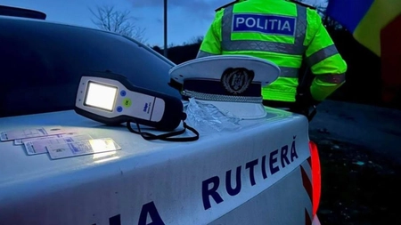 Accident rutier grav soldat cu un mort și doi răniți! Șoferul a pierdut controlul și s-a răsturnat într-un șanț