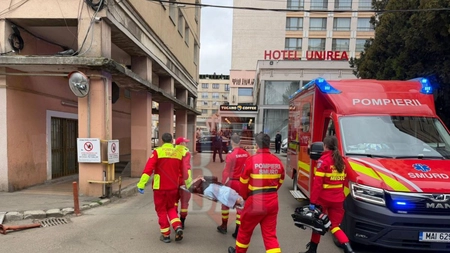 Accident rutier în centrul Iașului. O tânără a fost lovită de un camion în Piața Unirii - UPDATE