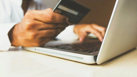 Carduri educaționale 2026: 12.700 de elevi primesc bani în aprilie, alte mii de tichete sunt în procesare