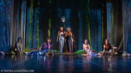 Cât de important este decorul într-un spectacol pentru copii. Teatrul „Luceafărul” aduce în premieră basmul „Mica Sirenă” de Hans Christian Andersen