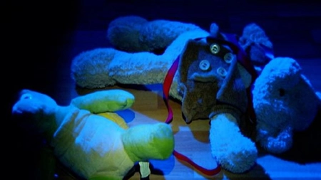 Caz șocant la Cluj! O fetiță de doar 9 ani, bătută şi pusă la muncă de mamă şi de iubitul ei. Mărturiile halucinante ale micuței