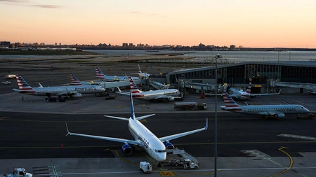 Mii de zboruri au fost anulate, după ce prețul kerosenului a explodat: „O penurie serioasă e la mai puțin de o săptămână distanță”